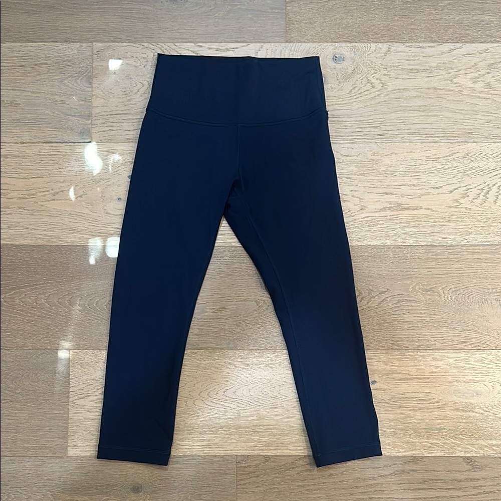 Lululemon navy cropped leggings